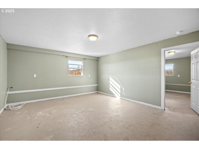 557 PLAT B Rd, Sutherlin, OR 97479