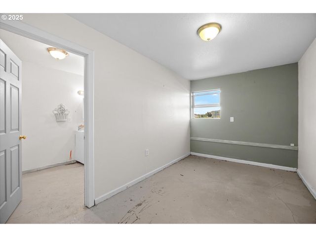 557 PLAT B Rd, Sutherlin, OR 97479