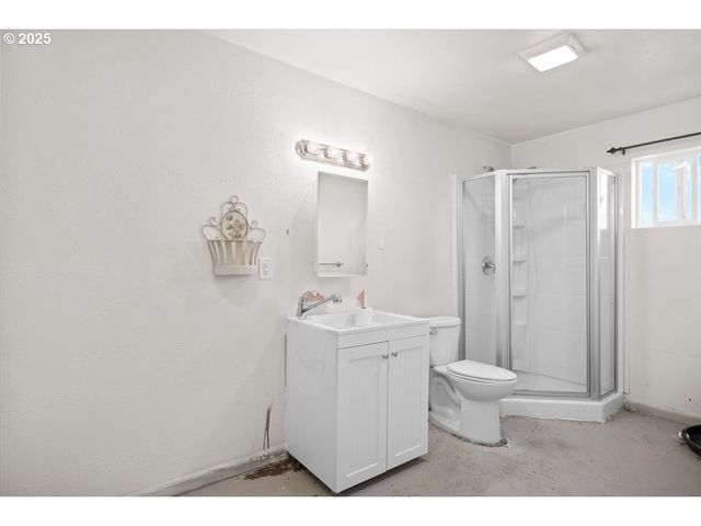 557 PLAT B Rd, Sutherlin, OR 97479