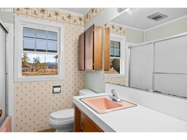 557 PLAT B Rd, Sutherlin, OR 97479