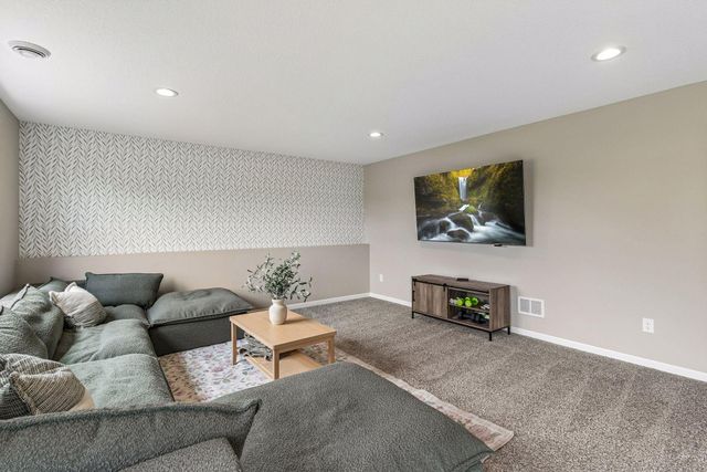 1740 Spruce Street, Farmington, MN 55024