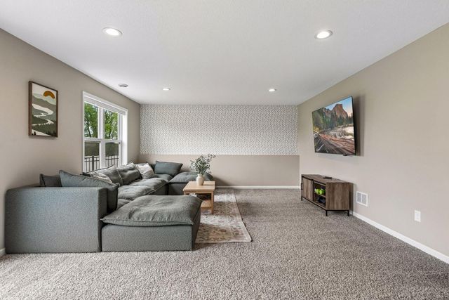 1740 Spruce Street, Farmington, MN 55024