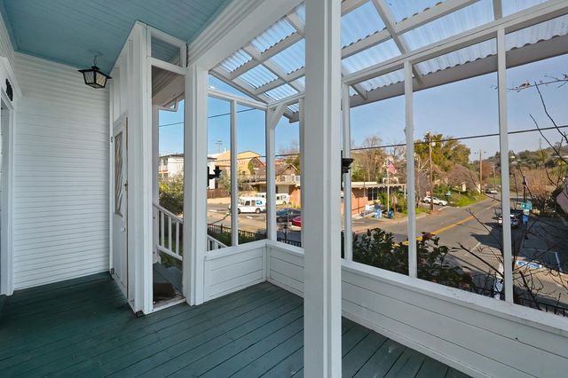 9220 Old State Hwy, Newcastle, CA 95658