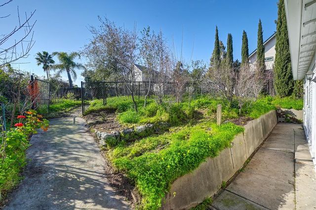 9220 Old State Hwy, Newcastle, CA 95658