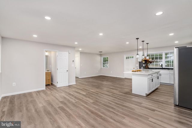 4520 EDINBURG DR, Woodbridge, VA 22193