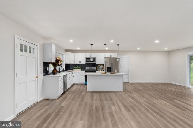 4520 EDINBURG DR, Woodbridge, VA 22193