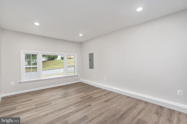4520 EDINBURG DR, Woodbridge, VA 22193