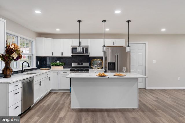 4520 EDINBURG DR, Woodbridge, VA 22193