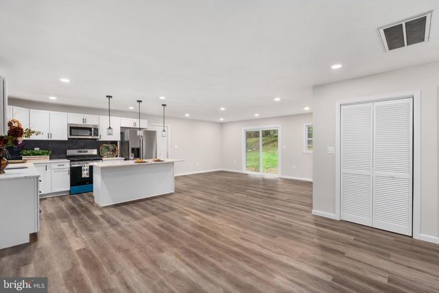 4520 EDINBURG DR, Woodbridge, VA 22193