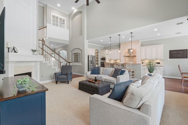 63 W Canyon Wren Circle, The Woodlands, TX 77389