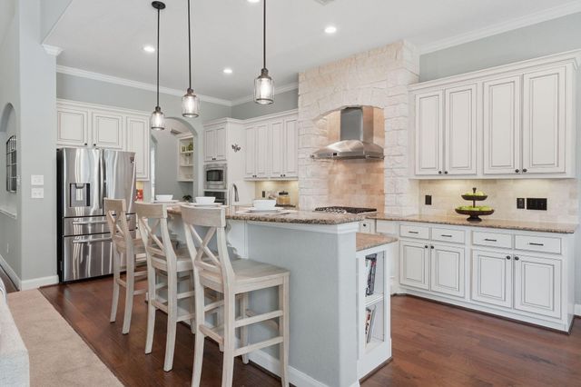 63 W Canyon Wren Circle, The Woodlands, TX 77389