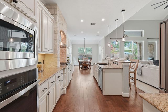 63 W Canyon Wren Circle, The Woodlands, TX 77389