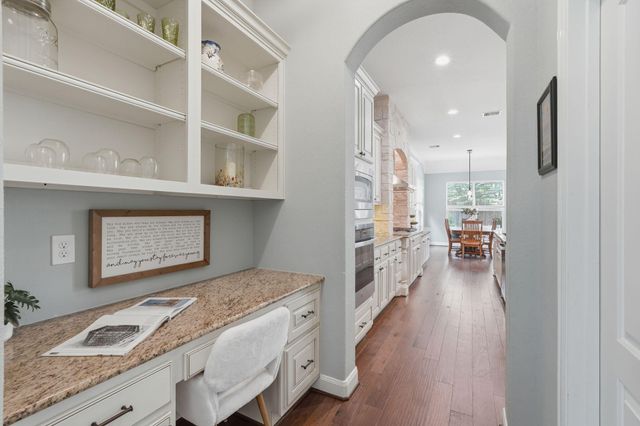 63 W Canyon Wren Circle, The Woodlands, TX 77389