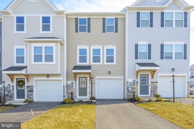 14 TROTTING RD, Inwood, WV 25428