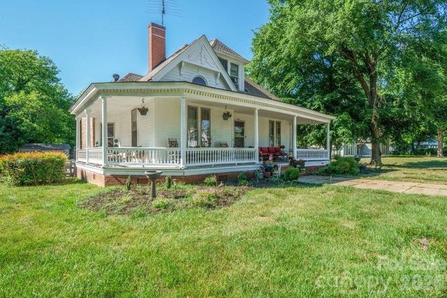 427 Davie Avenue, Statesville, NC 28677