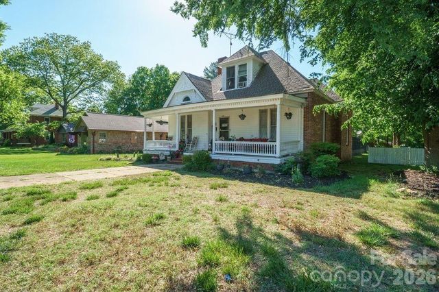 427 Davie Avenue, Statesville, NC 28677