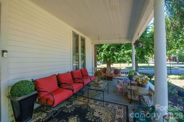 427 Davie Avenue, Statesville, NC 28677