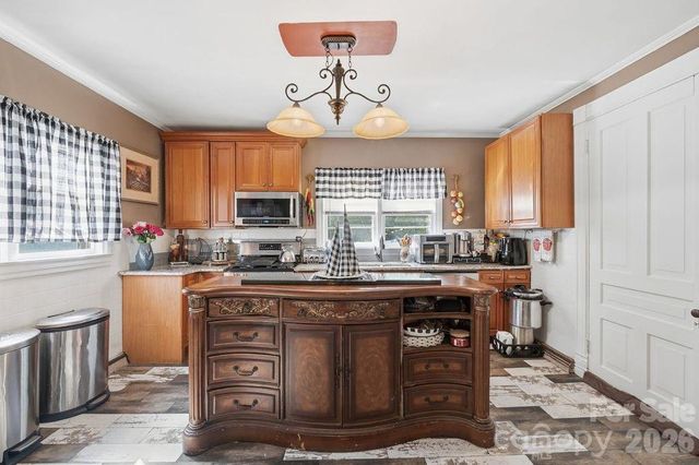 427 Davie Avenue, Statesville, NC 28677