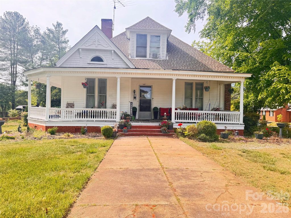 427 Davie Avenue, Statesville, NC 28677