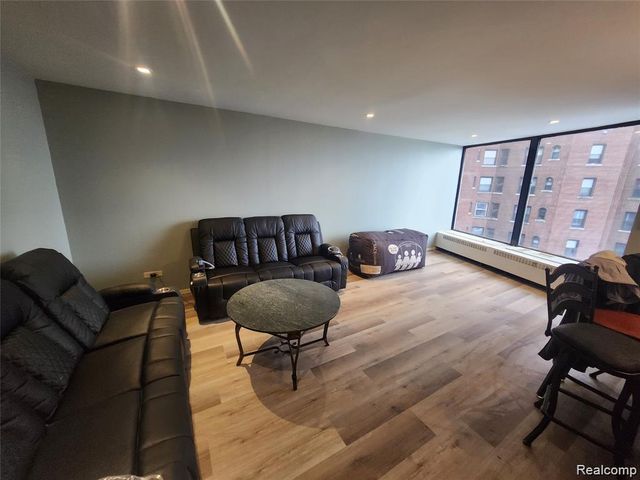8200 Jefferson Avenue 1201, Detroit, MI 48214