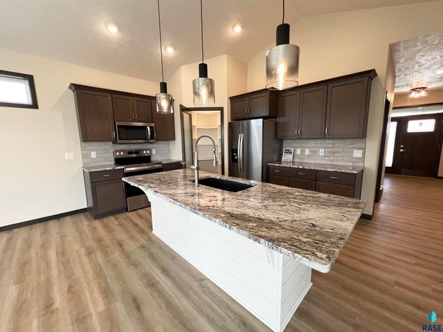 8113 W 24th St, Sioux Falls, SD 57106