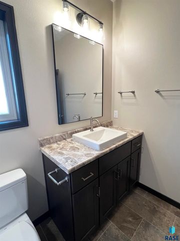 8113 W 24th St, Sioux Falls, SD 57106
