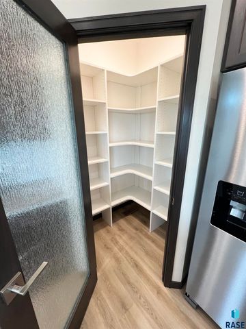 8113 W 24th St, Sioux Falls, SD 57106