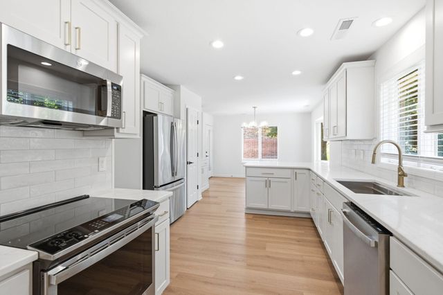 3711 SHADOW GLEN CT, Columbia, MO 65203