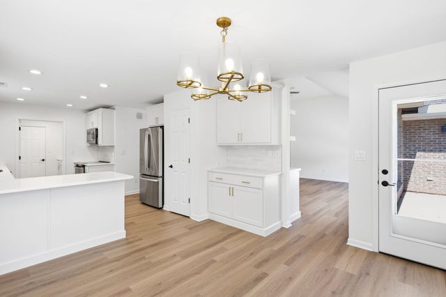 3711 SHADOW GLEN CT, Columbia, MO 65203