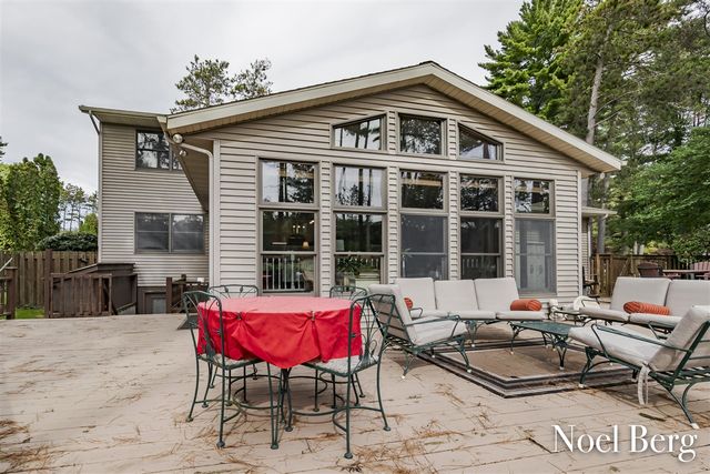 17218 Timber Dunes Drive, Grand Haven, MI 49417