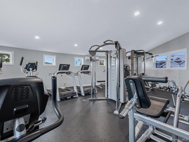 4 Rose Street 6 -2A, Oceanside, NY 11572