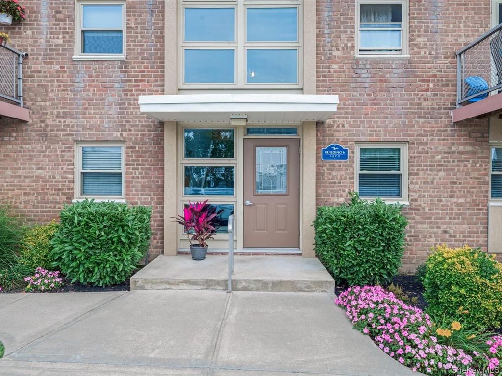 4 Rose Street 6 -2A, Oceanside, NY 11572