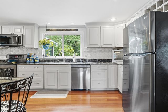 9 Whitman Road, Nashua, NH 03062