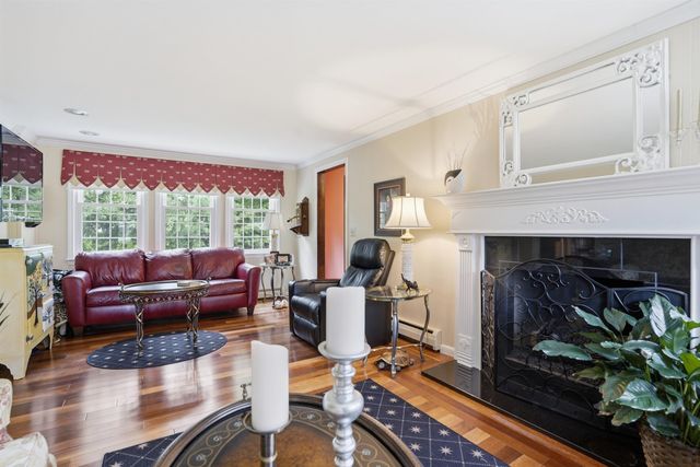 9 Whitman Road, Nashua, NH 03062