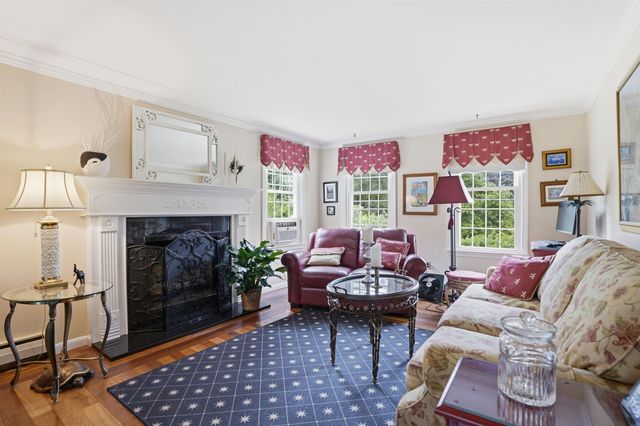 9 Whitman Road, Nashua, NH 03062