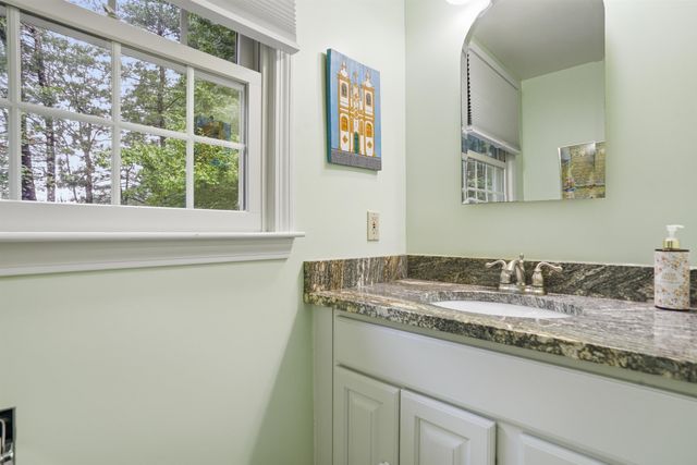 9 Whitman Road, Nashua, NH 03062
