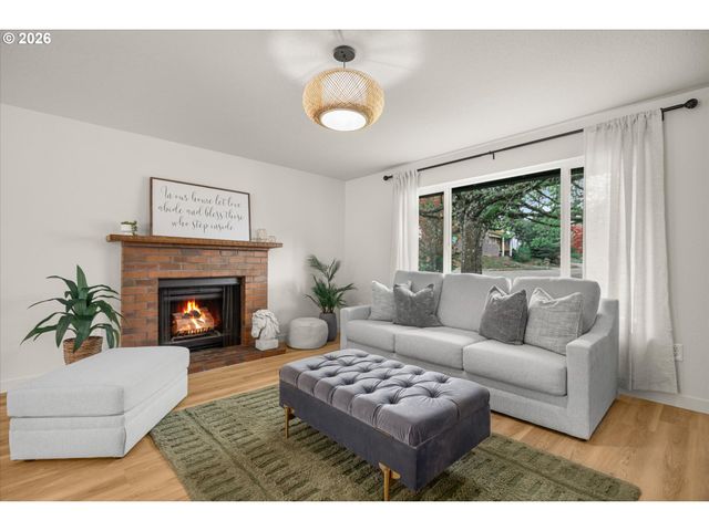 657 Sw 7TH St, Gresham, OR 97080