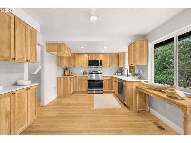 657 Sw 7TH St, Gresham, OR 97080