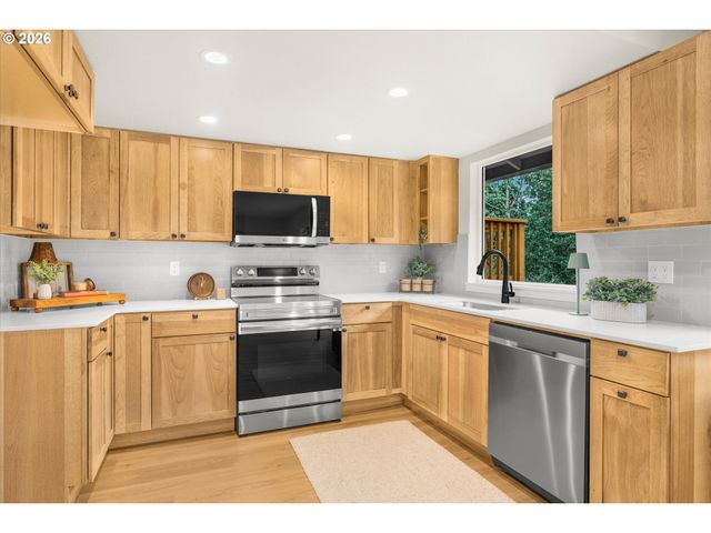 657 Sw 7TH St, Gresham, OR 97080