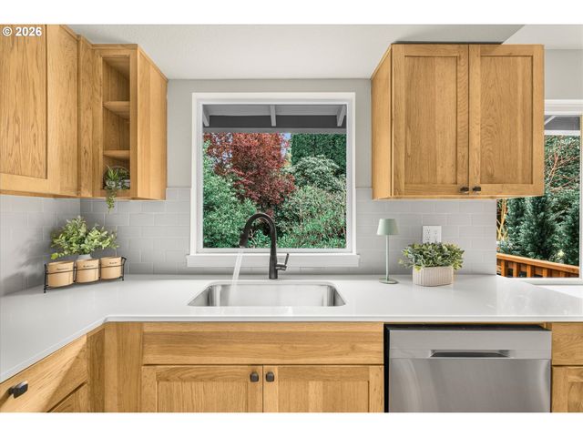 657 Sw 7TH St, Gresham, OR 97080