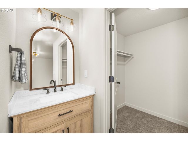 657 Sw 7TH St, Gresham, OR 97080