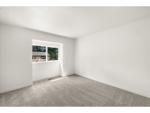 657 Sw 7TH St, Gresham, OR 97080