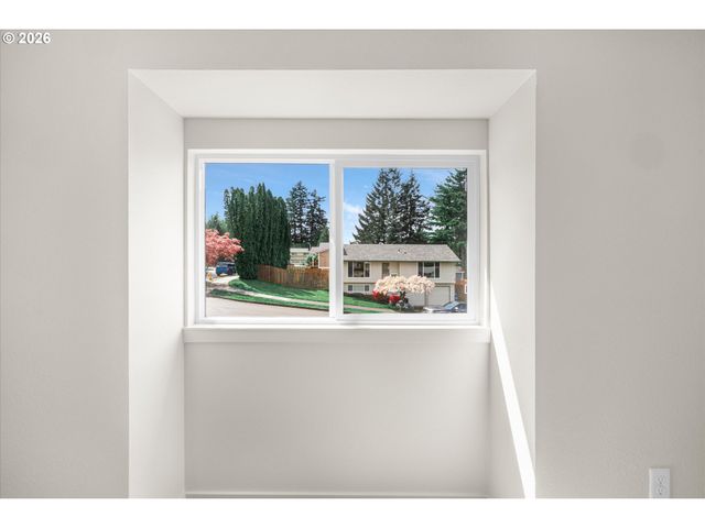 657 Sw 7TH St, Gresham, OR 97080