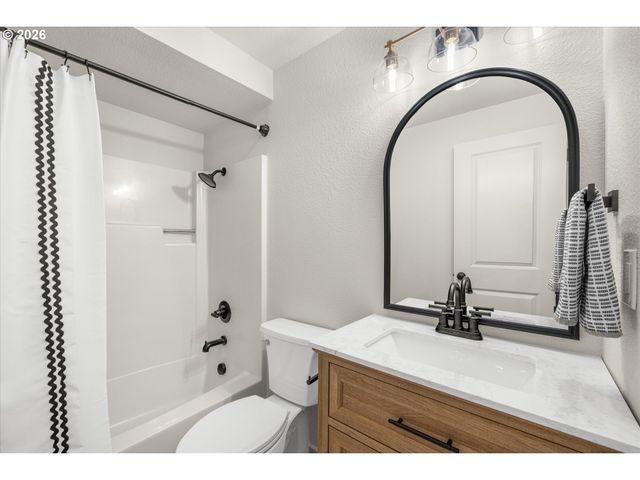 657 Sw 7TH St, Gresham, OR 97080