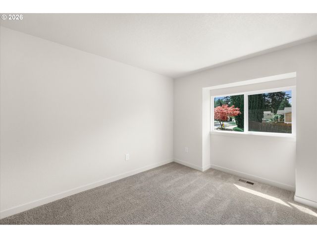 657 Sw 7TH St, Gresham, OR 97080