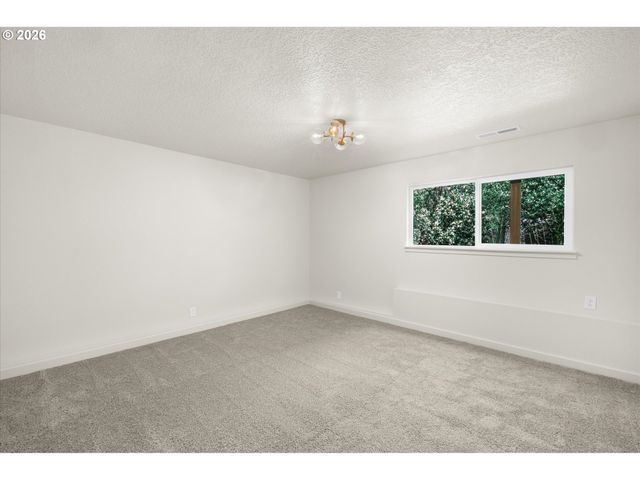 657 Sw 7TH St, Gresham, OR 97080