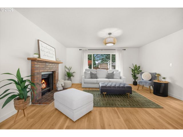 657 Sw 7TH St, Gresham, OR 97080