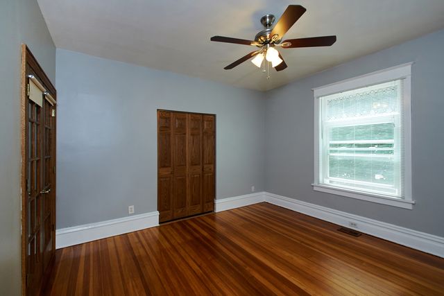 212 W Russell Street 1, Barrington, IL 60010