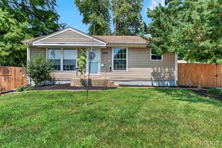 1304 South Drive, St Charles, MO 63303
