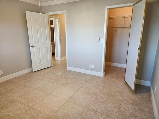 2886 E Fernley Dr Drive E 1, West Palm Beach, FL 33415